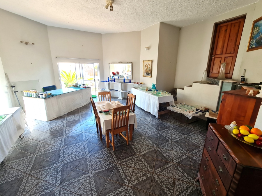 5 Bedroom Property for Sale in Wavecrest Eastern Cape